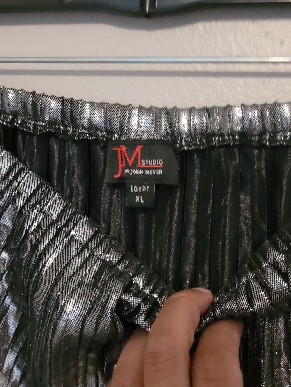 Pleated Metallic Elastic Waist Midi Skirt - Picture 5 of 6